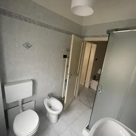 Feels Like Apartment *